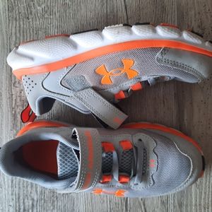 Under armour shoes like new